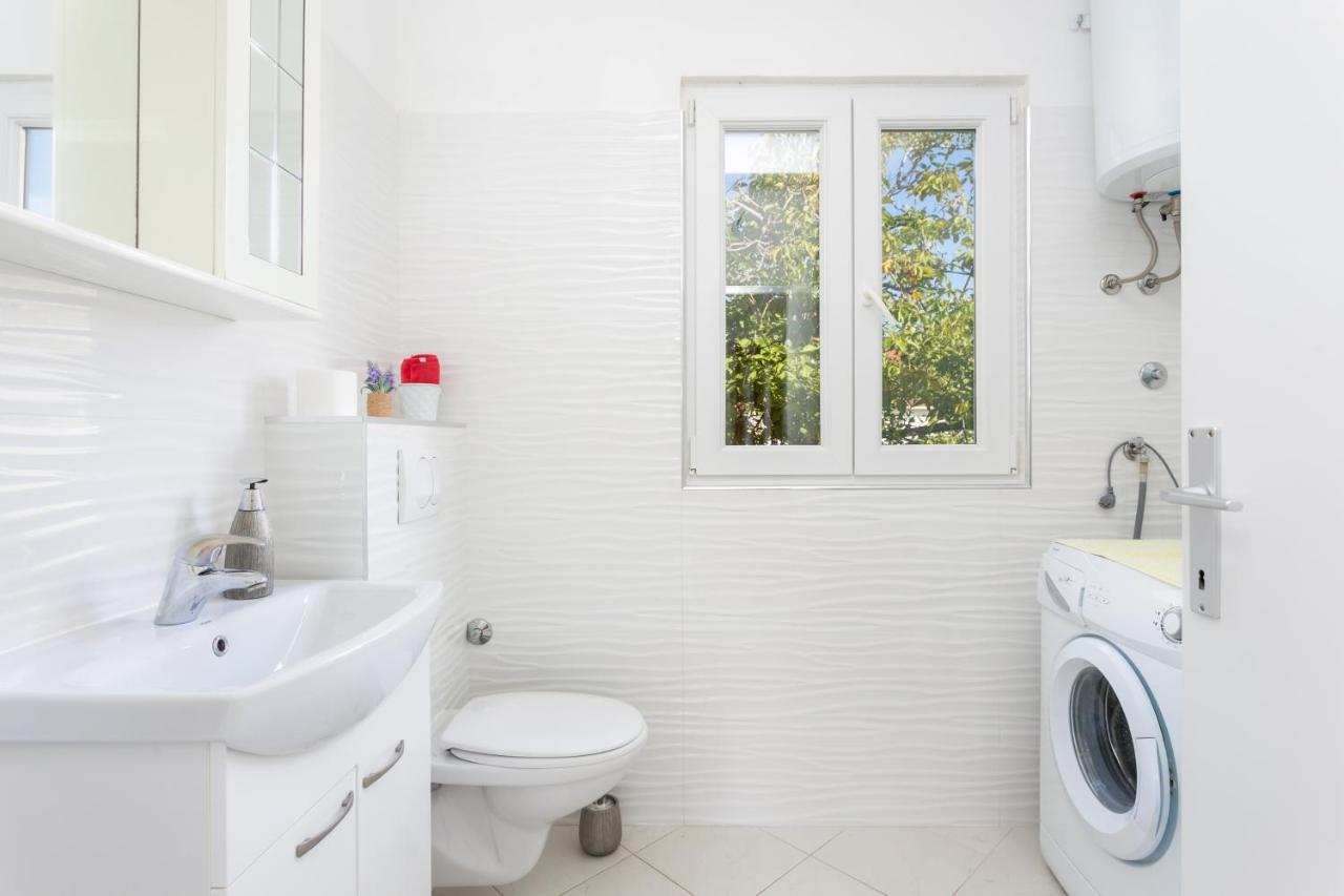 Apartments By The Sea Seget Vranjica, Trogir - 1038 Exterior foto